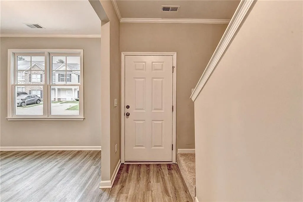 3 bed, 2.5 bath, 1436 sqft, $1,900 — Photo 3