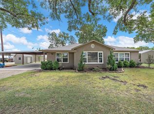 568 Cottonwood Rd, West, TX 76691