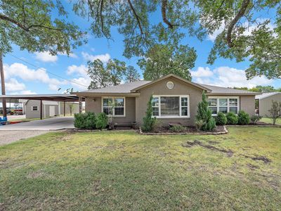 568 Cottonwood Rd, West, TX, 76691