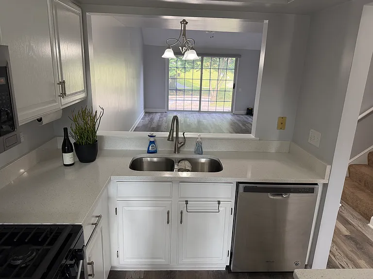1702 Coach Dr — Photo 32