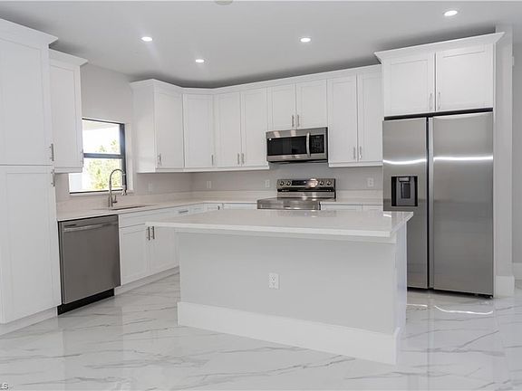 4th image of 733 Phelps ST E