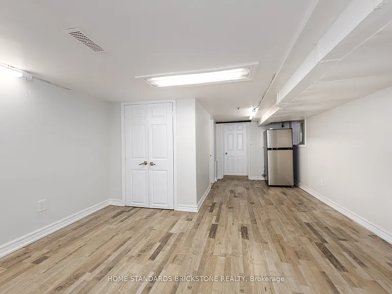 792 Pape Ave #LOWER — Photo 8