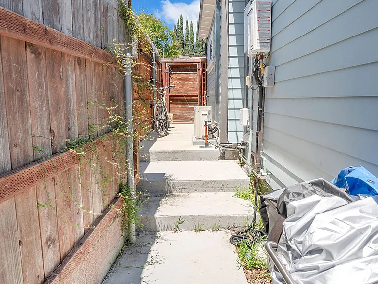 5114 Miriam St — Photo 18