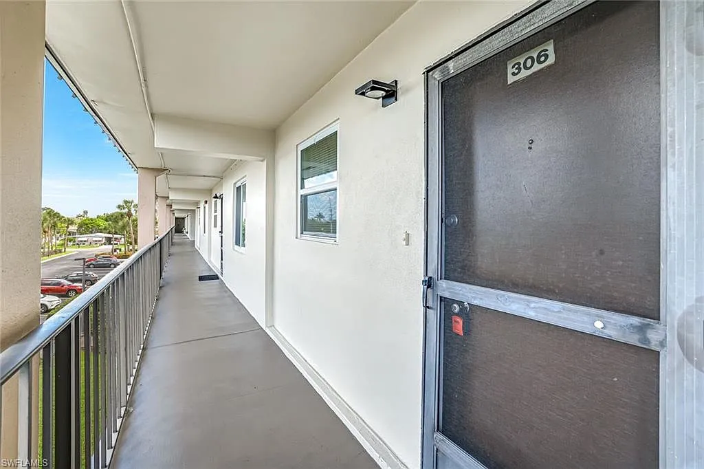 2 bed, 2.0 bath, 900 sqft, $1,600 — Photo 3