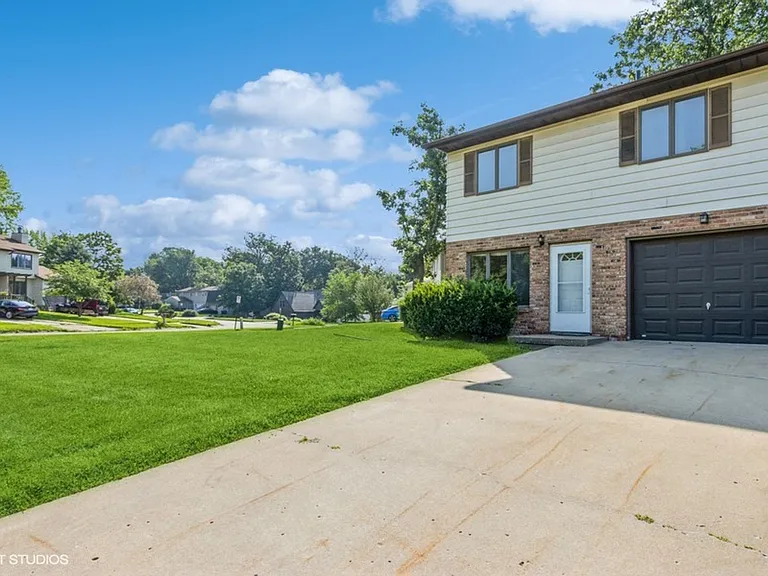 1359 Southview Cir — Photo 2