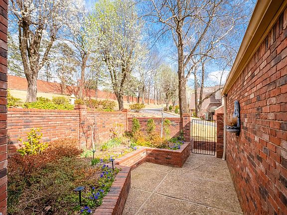 3rd image of 801 Pleasant Valley Dr Unit 9
