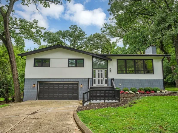 1001 Oak Ln, Algonquin, IL 60102