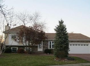 403 Woodhollow Ln, Bartlett, IL 60103