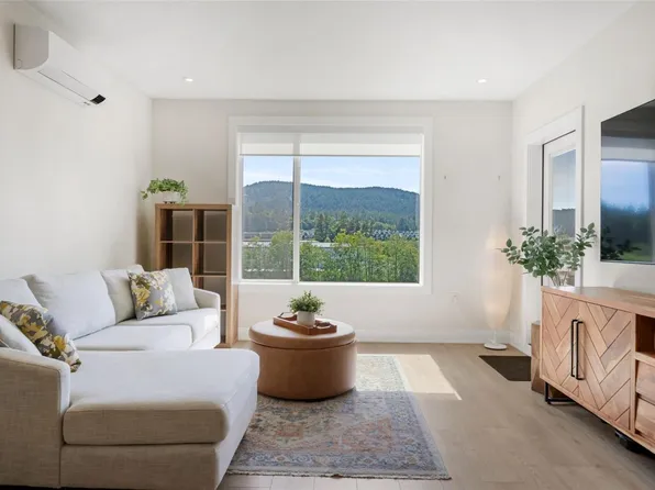 1371 Goldstream Ave #306, Langford, BC V9B 2Y5