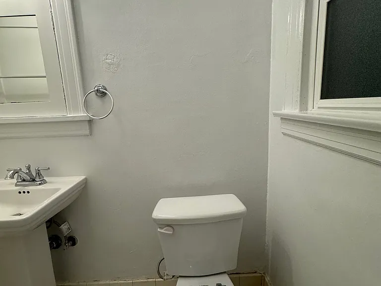 1949 N Vermont Ave #4 — Photo 27