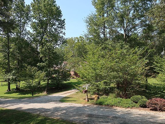 Entrance view to property