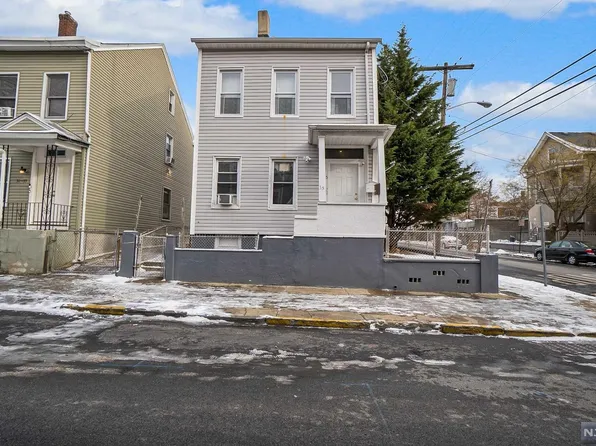 33-35 Mercer St, Paterson, NJ 07524