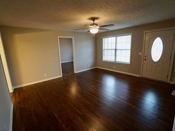 4th image of 132 Cool Springs Dr