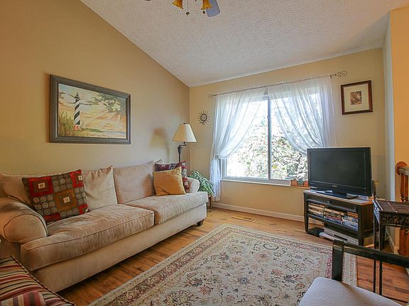 2nd image of 6613 Hickory Way Ln