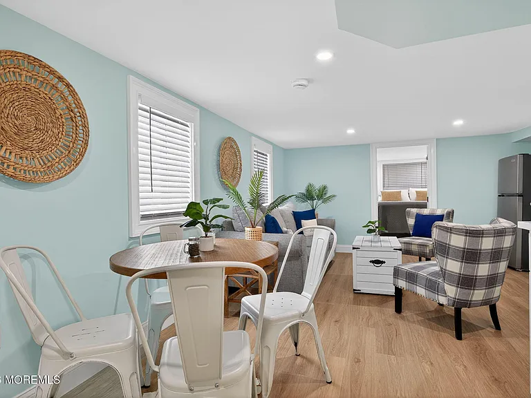 32 Franklin Ave — Photo 32