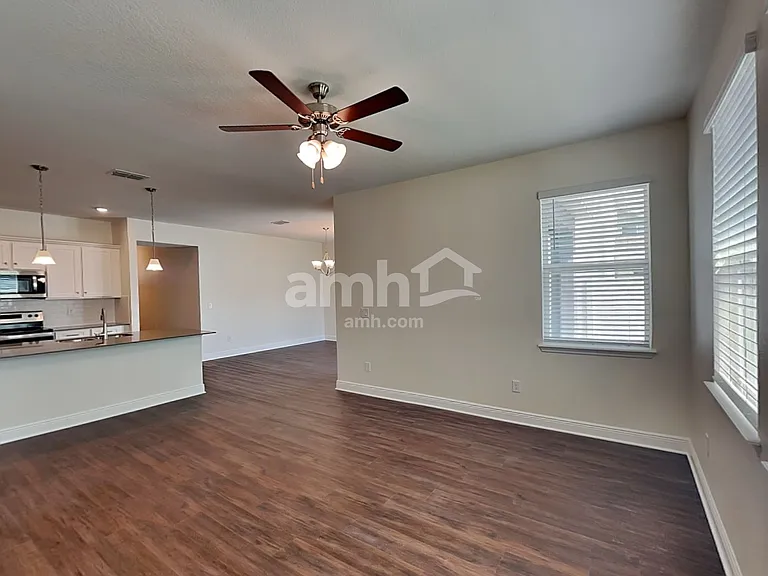 1379 Sky Lakes Dr — Photo 10
