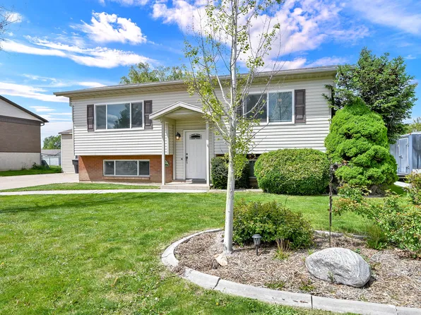2101 N 700 W, Clinton, UT 84015