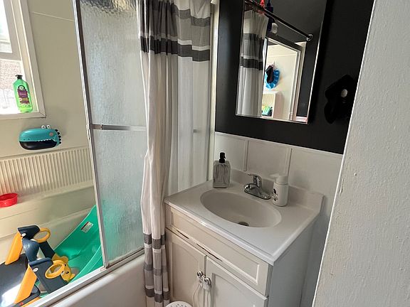 3rd image of 4143 Jasmine Ave #4145