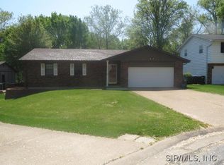 128 Meadow Ln S, Columbia, IL 62236