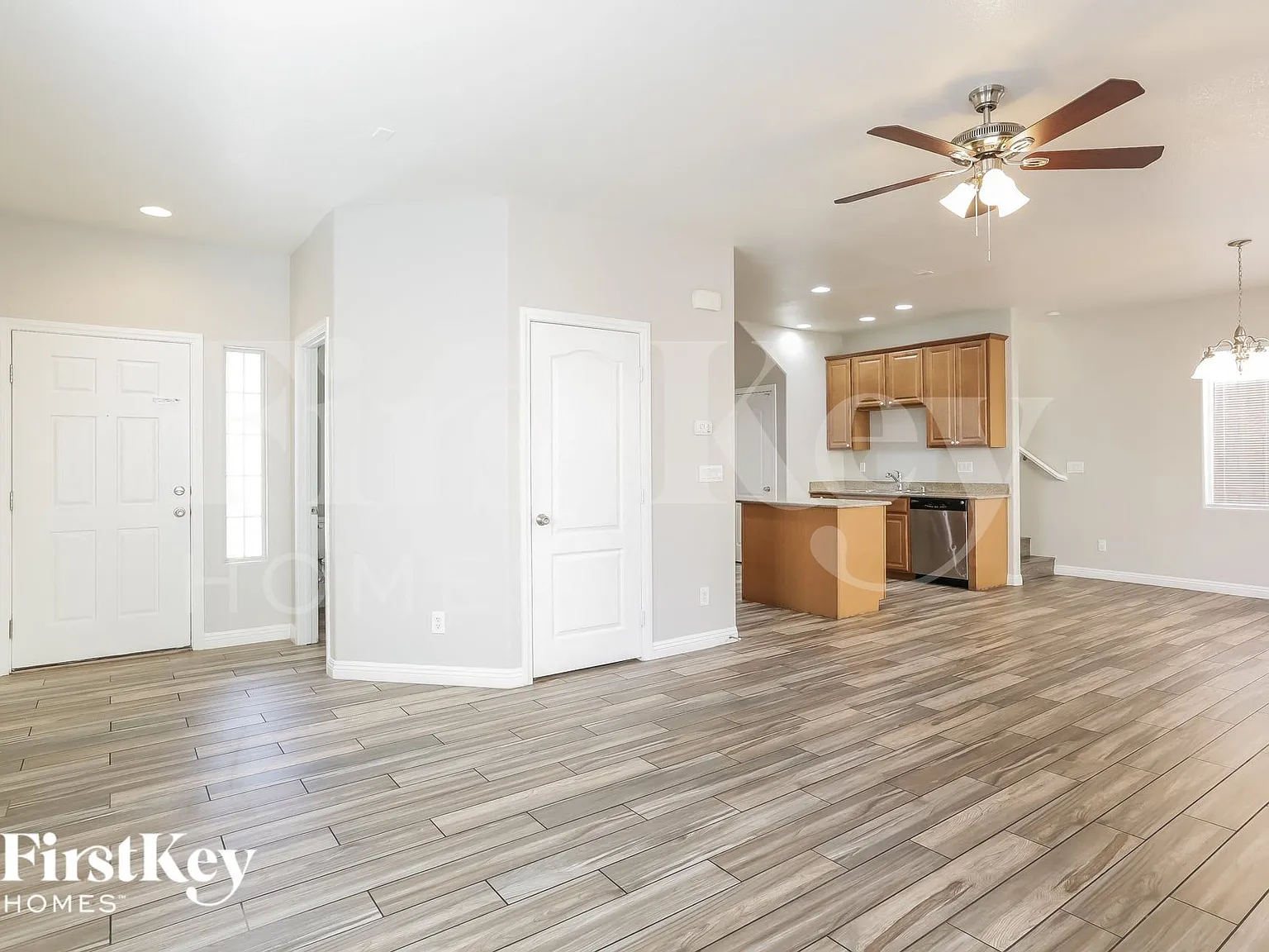 4 bed, 2.5 bath, 1827 sqft, $2,335 — Photo 3