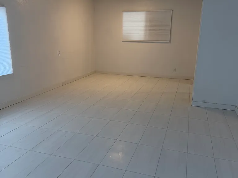 1448 Valenza Ave — Photo 2
