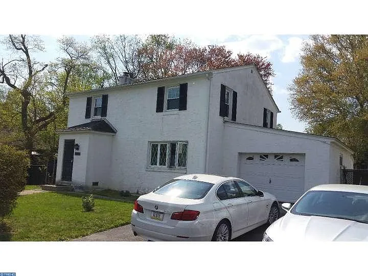2354 Paris Ave photo 1