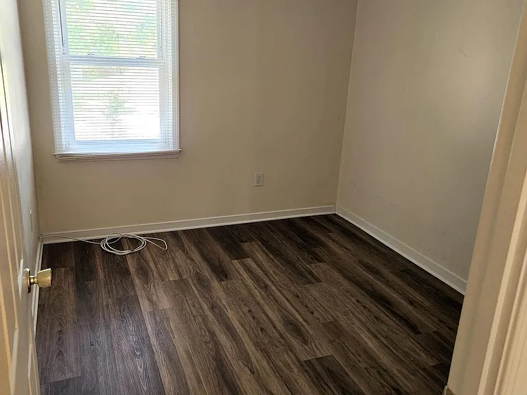 214 Castleton Ter — Photo 17