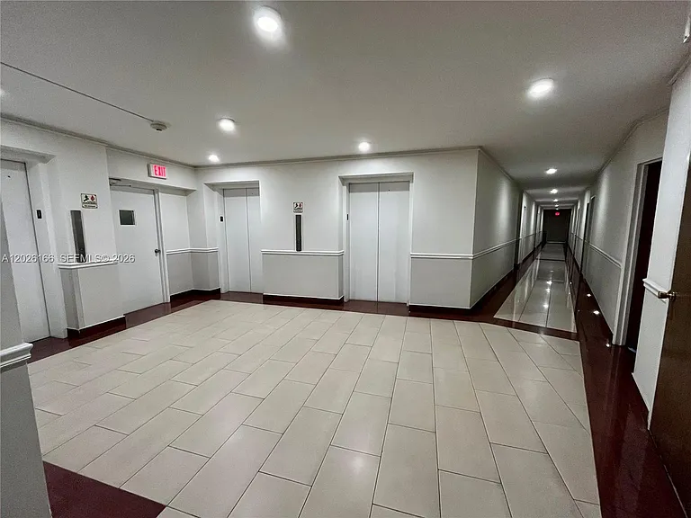 2899 Collins Ave #424 — Photo 14
