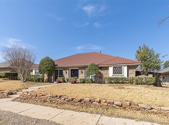 2nd image of 1124 Yorkshire Dr
