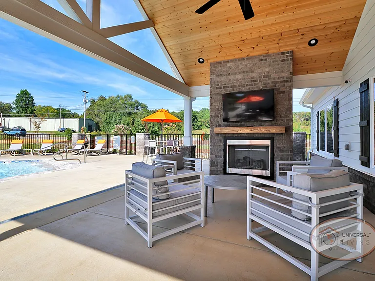 Poolside Lounge