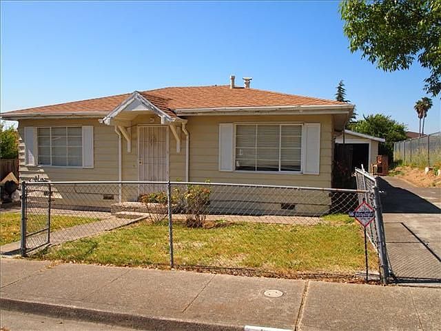 1st image of 310 Pecan St
