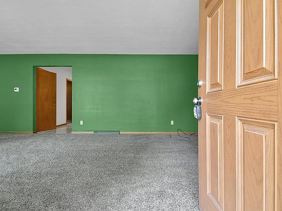 2nd image of 695 Hollywood Ln