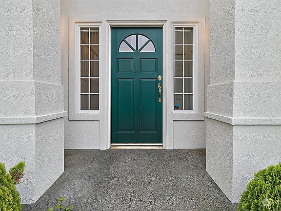 2nd image of 5601 Orca Drive NE