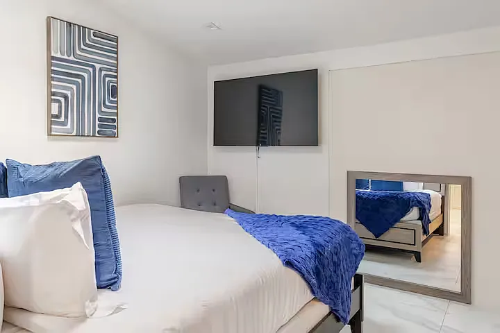 20412 Oxnard St — Photo 37