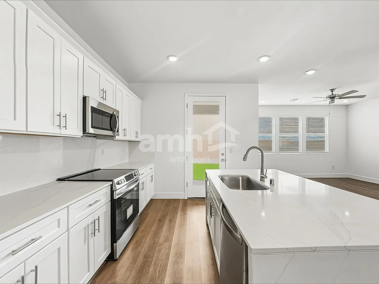 4 bed, 2.5 bath, 1967 sqft, $2,495 — Photo 4