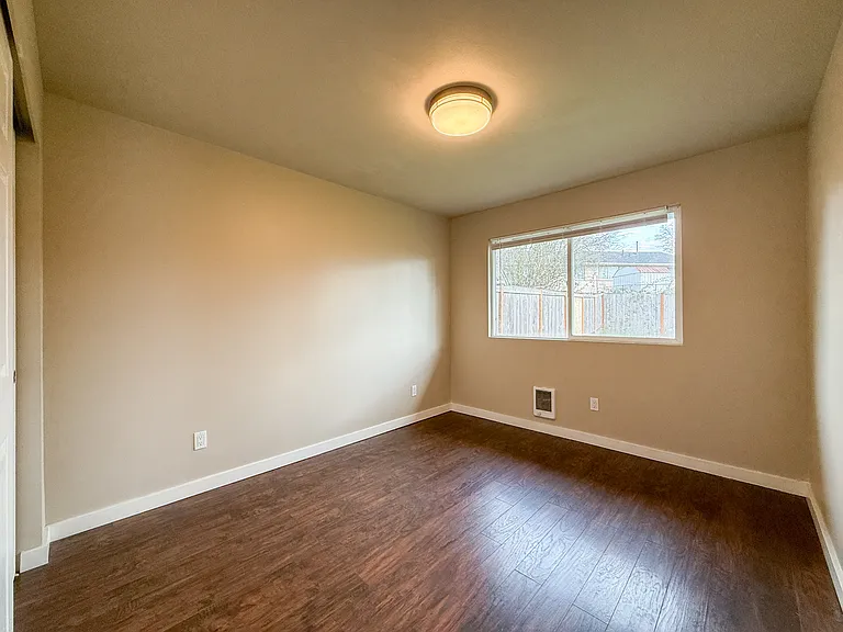 1808 Harrington Ave NE — Photo 11