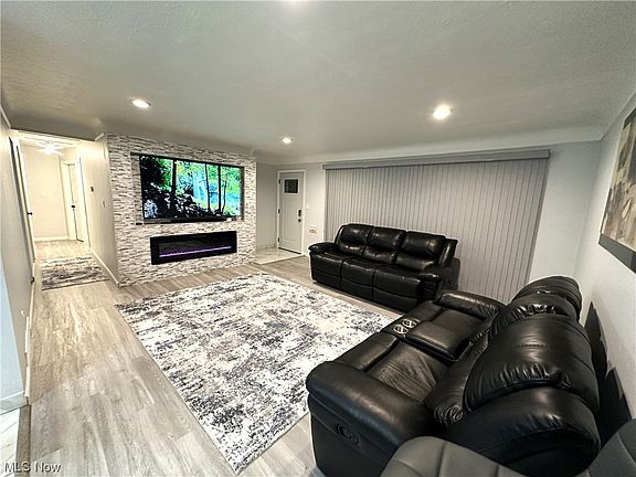 3rd image of 6835 Reid Dr