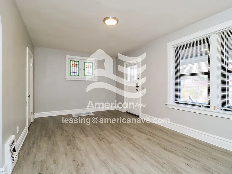 1143733_004_living_room_14215434.jpg