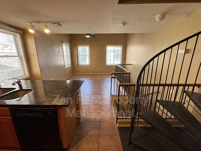 4062 E Windsor Dr — Photo 4