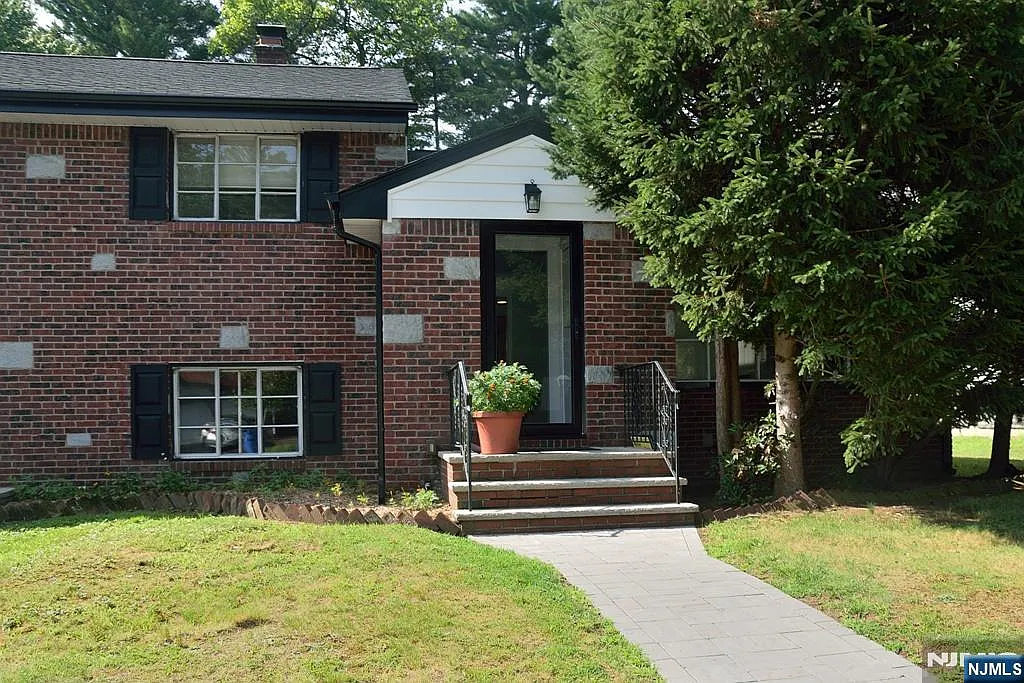 3 bed, 2.0 bath, $4,550 — Photo 2