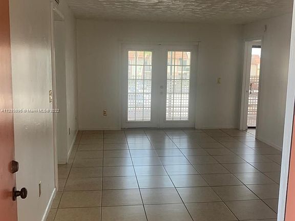 5th image of 905 NE 209th St APT 204-30