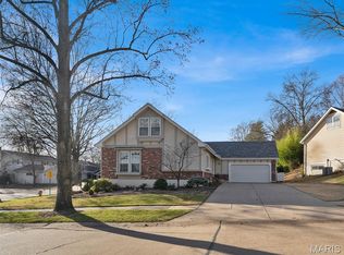 759 Carman Woods Dr, Ballwin, MO