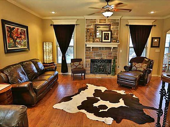 2nd image of 3671 Bowling Green Pl