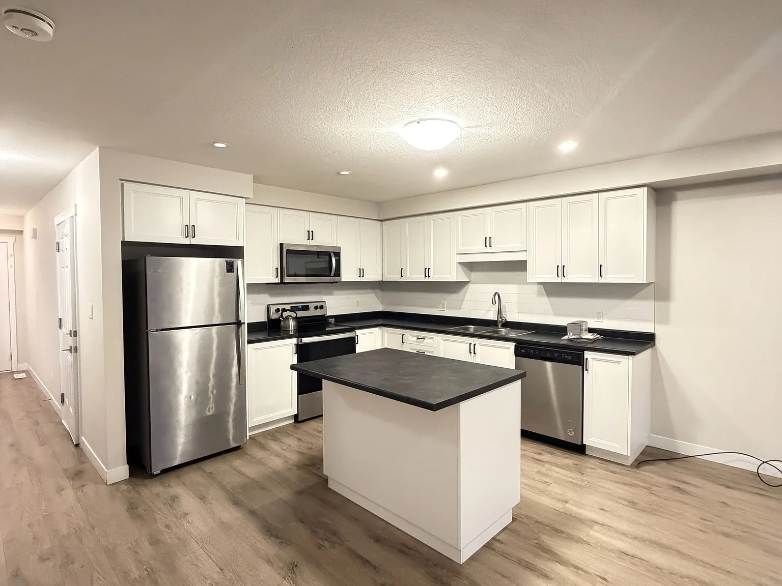 3 bed, $2,350 — Photo 4