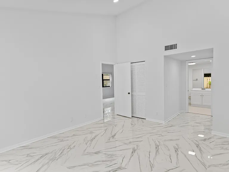 1400 NW 9th Ave #B-14 — Photo 14