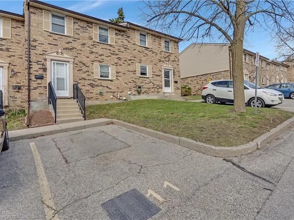 175 Cedar St #11, Cambridge, ON N1S 4X9