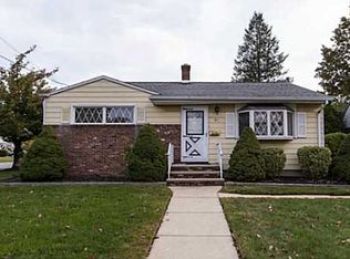 51 Schuyler Dr, Edison, NJ 08817