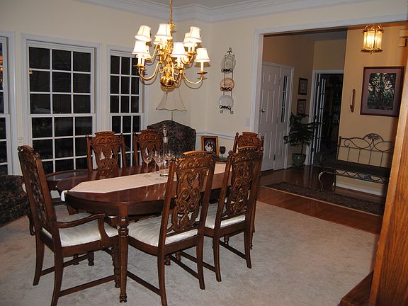 5th image of 661 Strawberry Hill Ct
