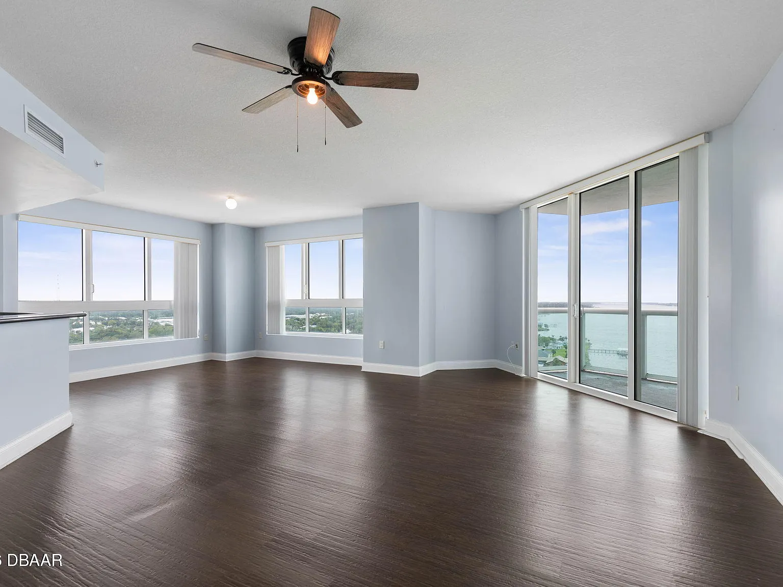3 bed, 3.0 bath, 1922 sqft, $2,800 — Photo 4