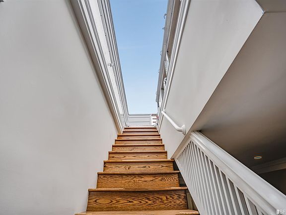4th image of 3542 Broderick St